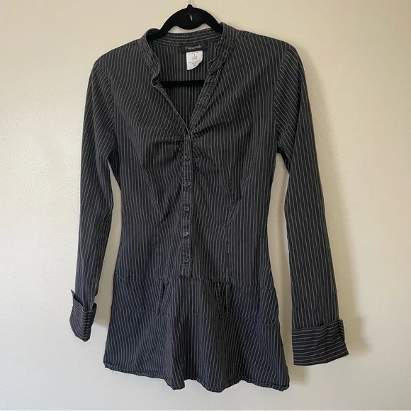 Fleurish | Black and White Pinstripe Button down | Size Small - Picture 3 of 11